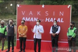 Presiden Jokowi: Vaksinasi dengan cara "drive thru" bisa dicontoh daerah lain