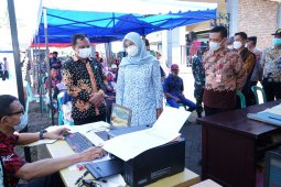 Program Ngantor di Desa: Bupati Banyuwangi tinjau pelayanan administrasi