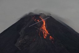 Gunung Merapi luncurkan 20 kali guguran lava pijar