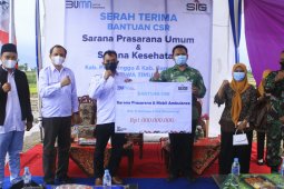 SIG serahkan bantuan sapras dan ambulans di Probolinggo-Banyuwangi