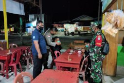 Satgas TMMD -110 Putussibau  penertipan PPKM Kecamatan  Pengkadan