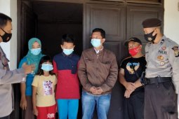 Polisi evakuasi satu keluarga diduga korban penyekapan di PT SIP