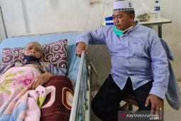 Bupati Aceh Barat besuk ulama kharismatik Aceh Abuya Mustafa Habli di RSUD