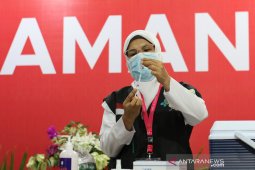 Ini dia lansia di Aceh diperiksa secara khusus sebelum divaksin