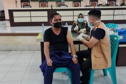 Penghuni gedung DPRD Gorontalo Utara mulai divaksin COVID-19