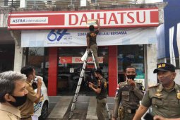 Ratusan reklame tak bayar pajak di Indramayu ditertibkan