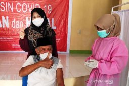 Begini kata Ampon Bang, mantan Bupati Nagan Raya usai divaksin COVID-19