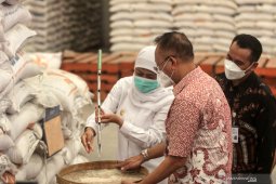 Gubernur Jatim pastikan pasokan beras aman hingga Mei 2021