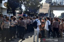 Rizieq Shihab tiba di Pengadilan  dengan pengawalan ketat