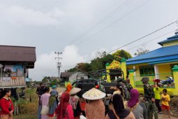Ibu Ibu Dusun Suka Ramai ikut ambil bagian dalam pelaksanaan TMMD ke 110