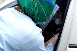 RS Bhayangkara Tulungagung gelar vaksinasi "drive thru" bagi lansia