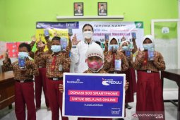 XL Axiata Beri Bantuan Smartphone