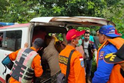 Dua mahasiswa meninggal dunia terseret air bah saat berwisata di air terjun