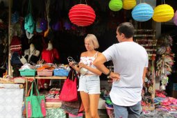 Problematika Bali terima wisman di tengah pandemi