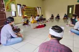 Silaturahmi Polda Kalsel dengan Suku Dayak Balangan berjalan lancar