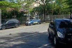 Ledakan yang diduga bom terjadi di Gereja Katedral Makassar
