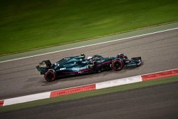 Sebastian Vettel diganjar penalti lima poin di Bahrain