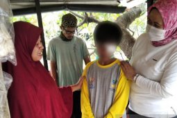 Perempuan "Manusia Silver" peroleh bantuan operasi mata yang tersemprot cat