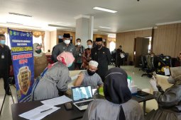 Pj gubernur pastikan vaksinasi pegawai setwan dan anggota DPRD Kalsel