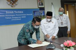 Gubernur serahkan LKPD Tahun 2020 kepada BPK Jabar
