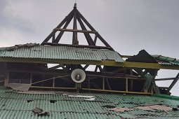 Kubah masjid Baiturrahim Bangka rusak akibat tersambar petir