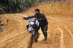 Personil Pendim tetap gigih Dalam Meliput Kegiatan TMMD Ke 110 Kodim 1206/PSB
