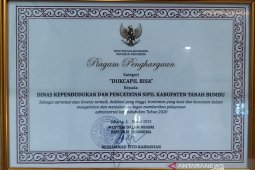 Banjarbaru, Tanah Bumbu receive best service award in population