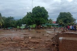 Tiga korban banjir bandang Flores Timur ditemukan meninggal