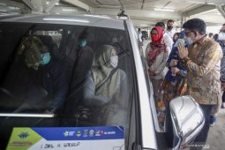 Menkominfo tinjau "Sentra Vaksin Indonesia Bangkit" sudah suntik vaksin 5.700 Warga