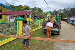 Antusias masyarakat bersama Satgas TMMD Kodim 1206/PSB