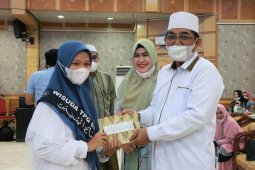 Bupati Tanjabbar sebut orang tua harus bangga anaknya "khatam" Al Quran