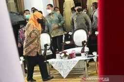 Gubernur Khofifah mengingatkan perusahaan Jatim tak mencicil THR pekerja