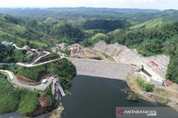 A TNI official prepares a land for a pesantren near Tapin Dam