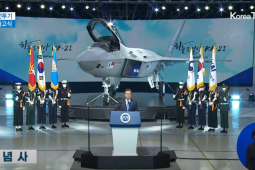 Defense minister attends KFX/IFX jet fighter rollout in South Korea