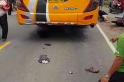 Bus tabrak motor di jalan lintas Sumatera, seorang wanita meninggal
