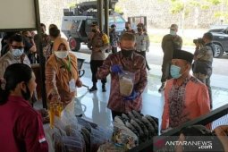 PKH Sambas dampingi masyarakat membuat cemilan lokal "Amping Sambas"