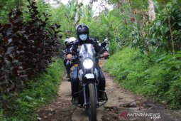 Bupati Tabanan lakukan "Road Show" lintasi desa-desa pakai motor