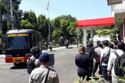 Tim Gegana ledakkan tas misterius di halaman Kantor DPRD Kediri