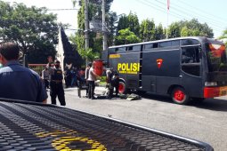 Petugas amankan tas mencurigakan di halaman kantor DPRD Kediri