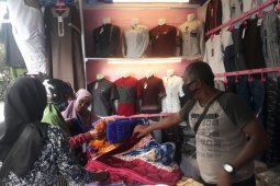 Kawasan wisata religi Palu  dipadati pedagang bulan Ramadhan