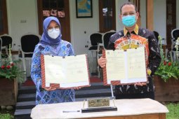 Pemkab Banyuwangi bersama BI teken MoU pengembangan batik dan beras