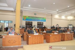 Anggota DPRD hadiri rapat paripurna pemandangan umum fraksi