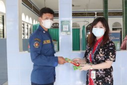 Formula dan Baznas bagikan sikat gigi gratis ke ratusan masjid