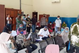 Kapolres Binjai saksikan vaksinasi buat lansia