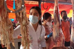 Dinas Pertanian Gorontalo periksa sampel daging di pasar tradisional
