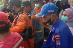 Loncat ke sungai dua remaja putri tewas tenggelam