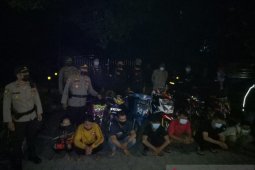 Tujuh pembalap liar dan enam motor berknalpot "brong" digiring patroli