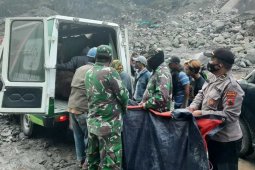 Lokasi penambangan longsor, tiga korban tewas