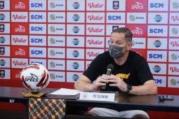 Irfan Bachdim-Gufron tak main lawan Persib