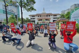 Jurnalis gelar aksi tutup mulut tolak arogansi tim pengaman Wali Kota